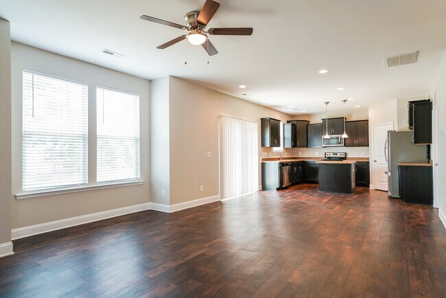 Foto del edificio - 3417 Snowberry Dr