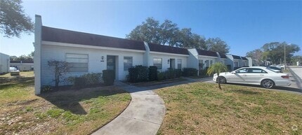 Building Photo - 13850 Oakwood Ln