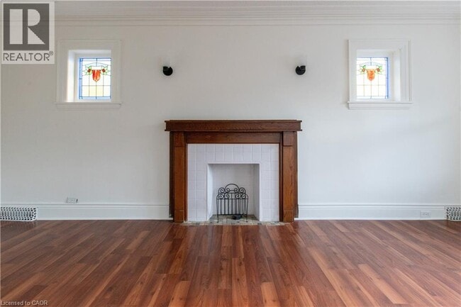 Building Photo - 49 Province St S