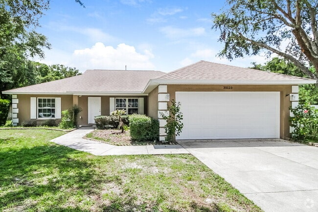 Building Photo - 35123 Queens Way