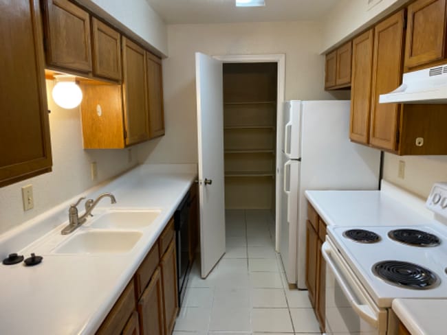 Photo - 9700 Leawood Blvd Apartment