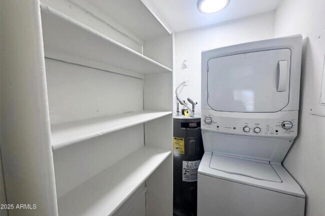 Foto del edificio - 725 W 1st Ave