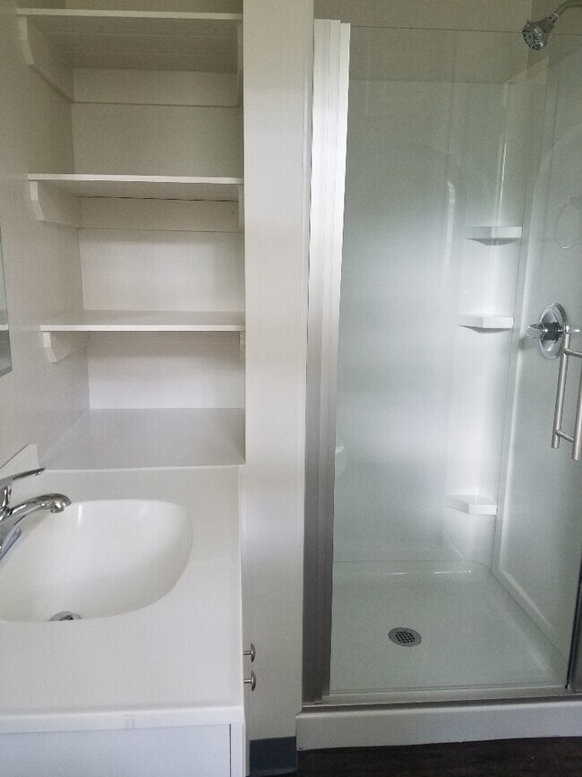 Building Photo - 115 Llenroc Ct