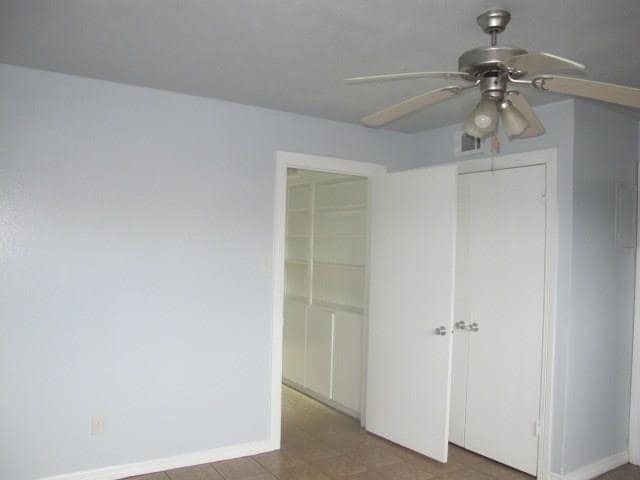 Building Photo - 425 S Oak St