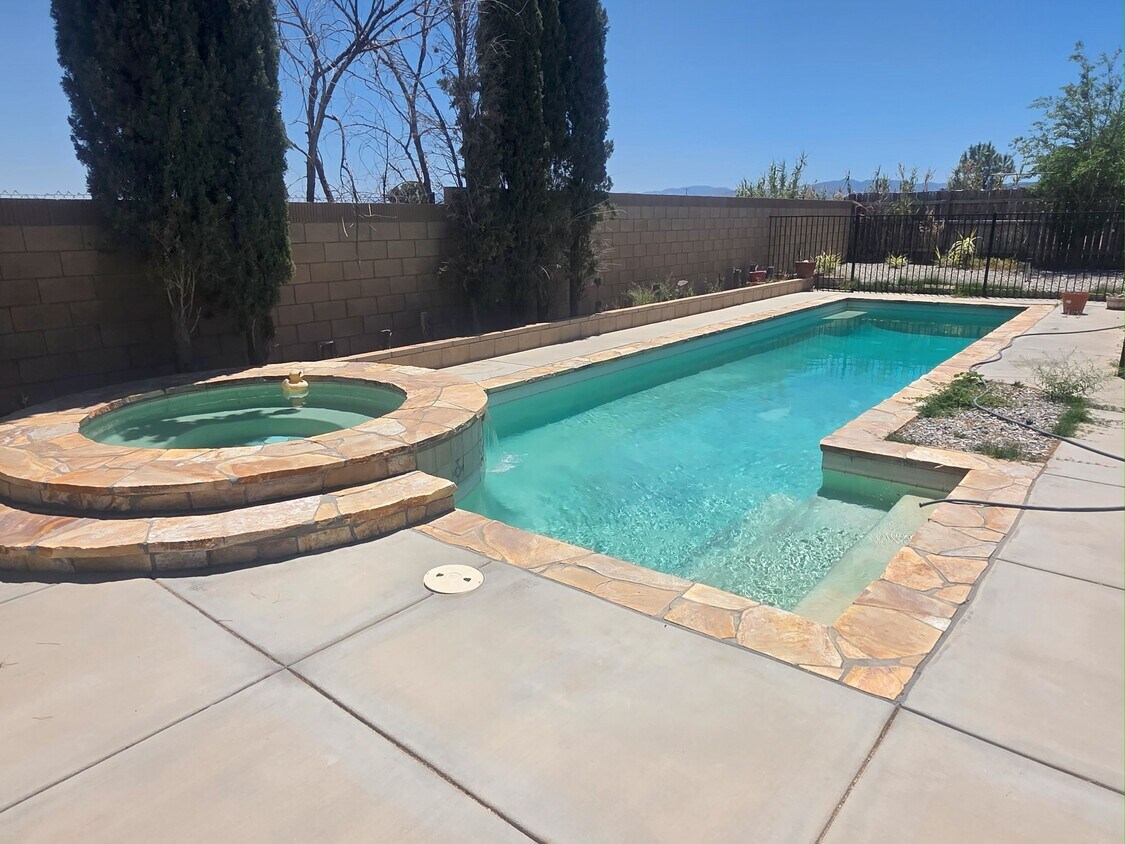 Foto principal - 41128 13th St W