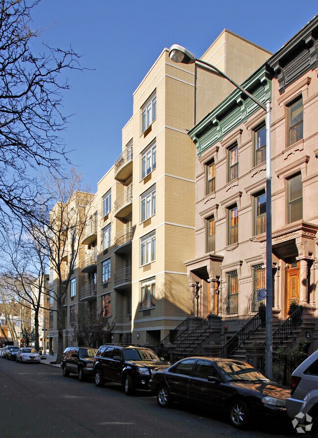 Building Photo - 2077-2079 Fifth Ave