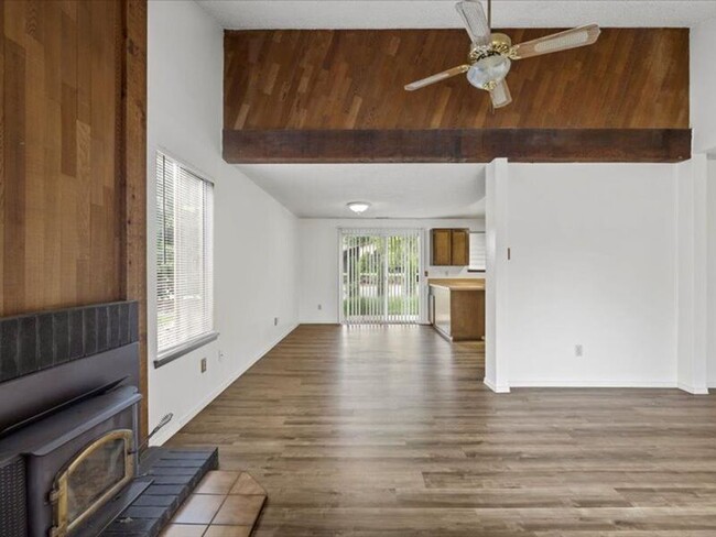 Building Photo - 311 Seaside Ct
