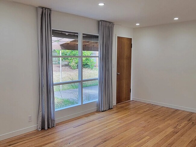 Foto del edificio - Updated 3-Bedroom Home with Spacious Yard in Broadview/Bitter Lake