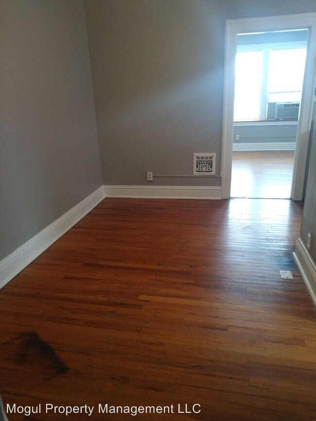 Foto del edificio - 5056 Chippewa St