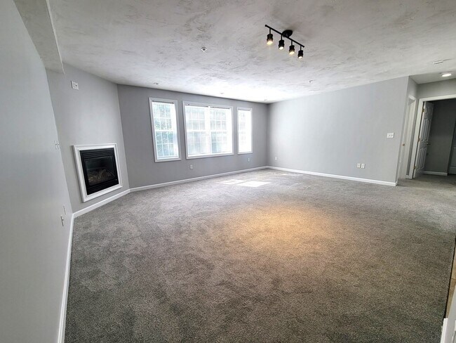 Foto del edificio - 70 Oak St Ext