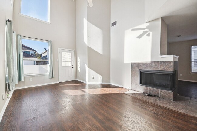 Building Photo - 1414 Kingston Pl