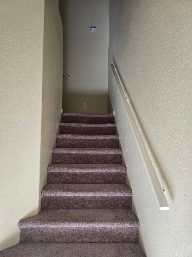 Building Photo - Gated Community  Townhome  2 bedroom, 2 ba...