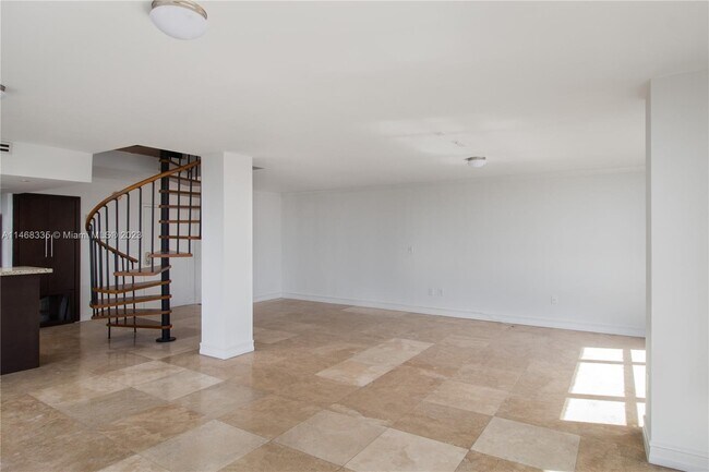 Foto del edificio - 600 NE 36th St