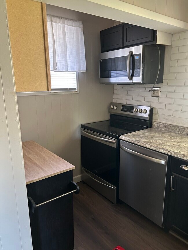 Foto del edificio - 3 Bedroom, 2 Bathroom House in Martins Ferry
