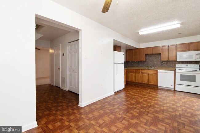 Building Photo - 2561 Fox Ridge Ct
