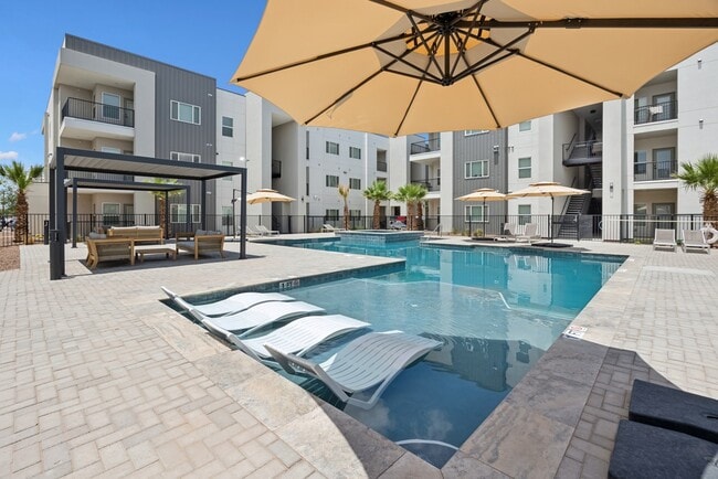 Building Photo - Desert Commons East