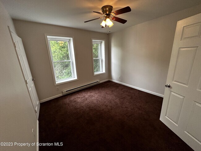 Building Photo - 315 E Elm St
