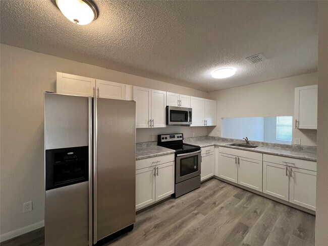 Building Photo - 312 Carissa Dr