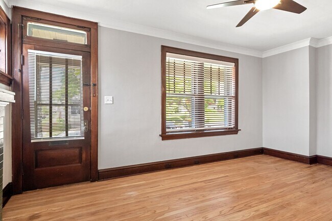 Foto del edificio - 5352 Itaska St