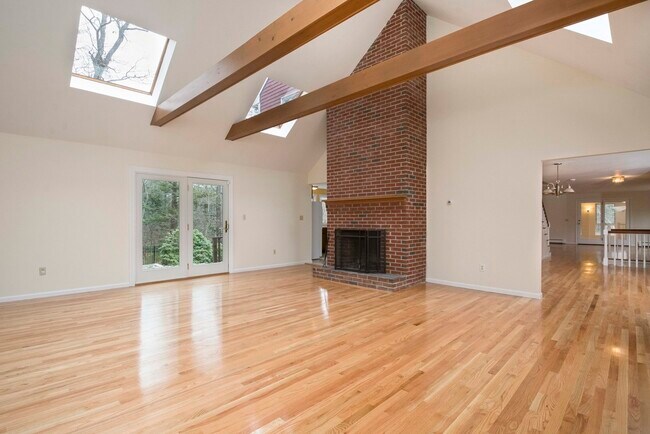 Building Photo - 9 Juniper Valley Ct