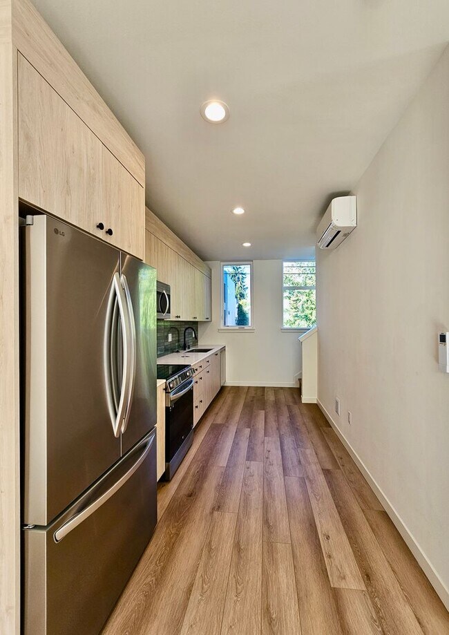 Foto del edificio - Experience Modern Living in the Heart of N...