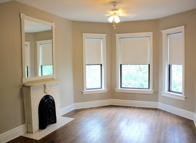 Living Room - 2117 N Kedzie Ave