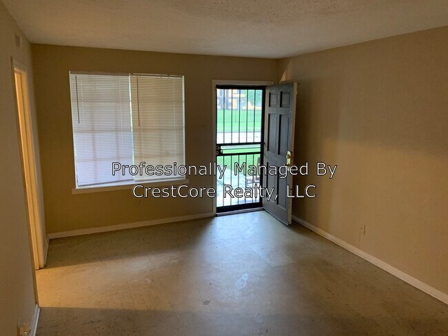 Building Photo - 4440 Wooddale Ave