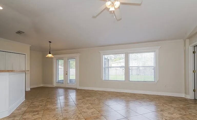 Foto principal - 2732 Woodsdale Dr