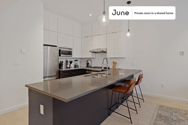Building Photo - Private bedroom in 5 bed/3 bath Home