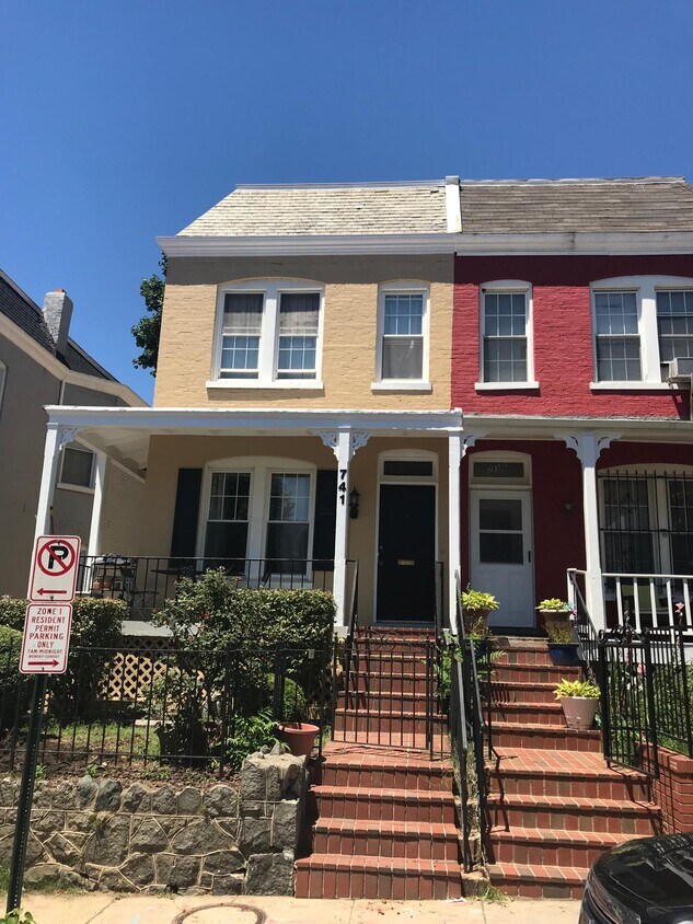 Primary Photo - 741 Gresham Pl NW