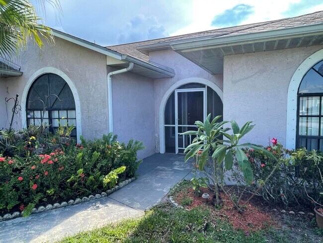 Building Photo - 1672 SW Cameo Boulevard  Port Saint Lucie ...