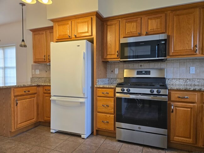 Building Photo - 511 Elm St