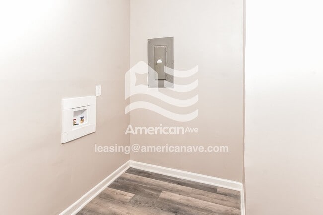 Building Photo - 7254 Pinedale Dr