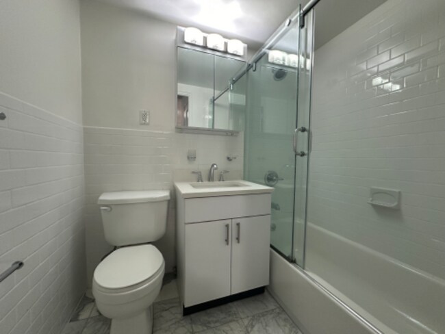 Building Photo - 20 Beekman Pl