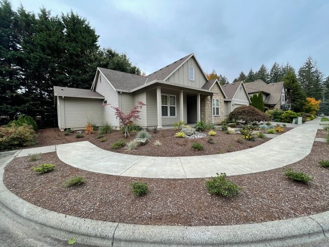 Building Photo - Beautiful Custom Built 4 Bed 3 Bath Ranch House with additional bonus room/multi-generational stu...