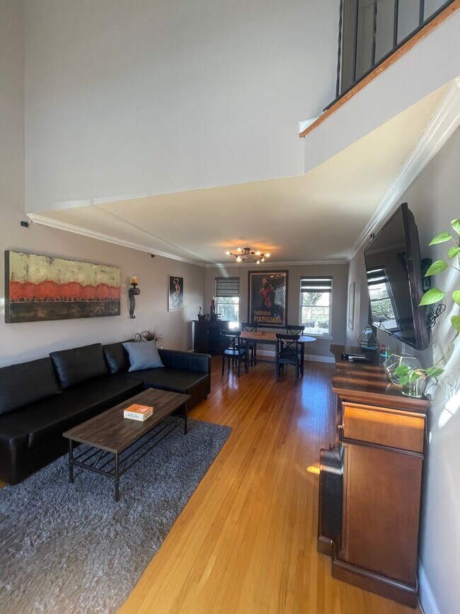 Foto del edificio - 923 N Railroad Ave