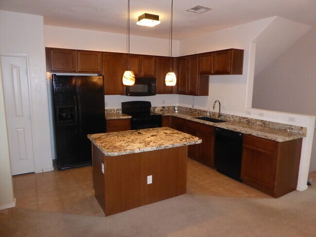 Foto del edificio - 240 W Juniper Ave