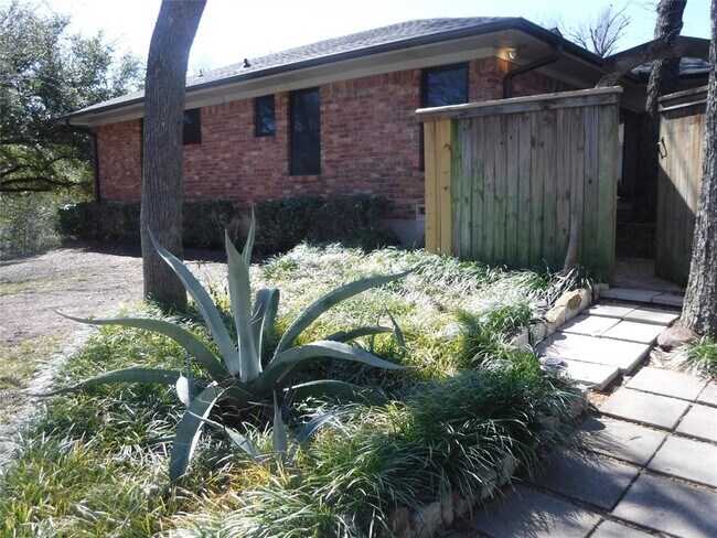 Building Photo - 10921 Sinclair Ave