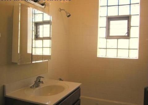 Building Photo - 4715 W Belmont Ave