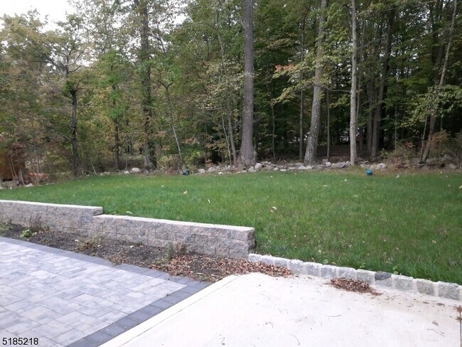 Building Photo - 25 E Shore Dr