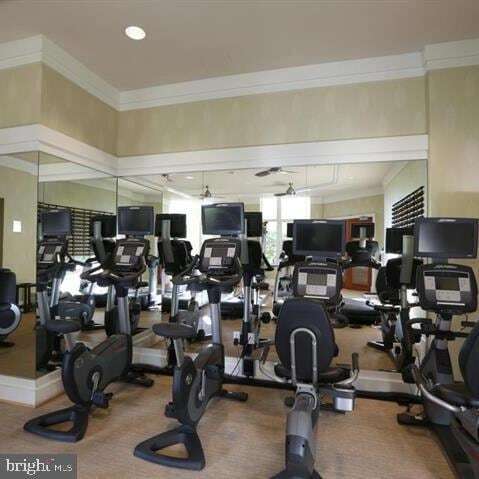 Foto del edificio - 8220 Crestwood Heights Dr