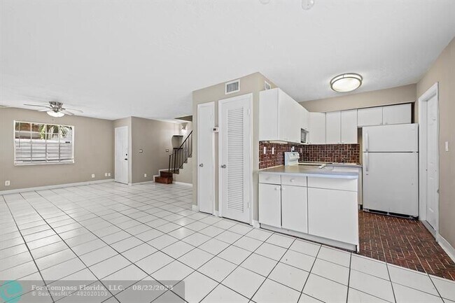 Foto del edificio - 608 NE 9th Ave