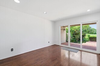 Building Photo - 2810 Lakeview Dr