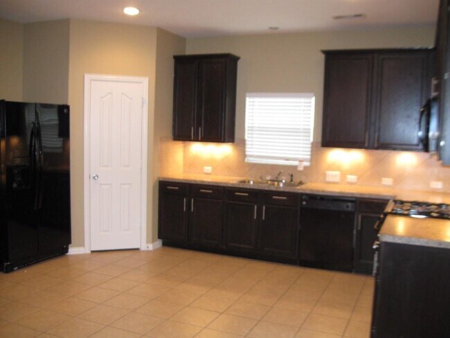 Building Photo - 136 Avery Springs Ln