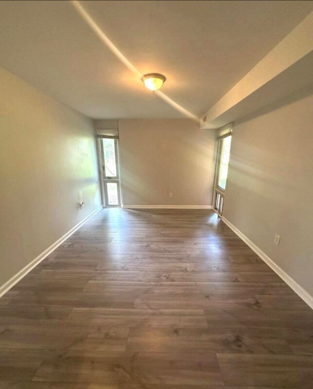 Foto del edificio - 7182 Donnell Pl