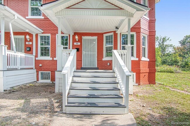 Building Photo - 86 Englewood St