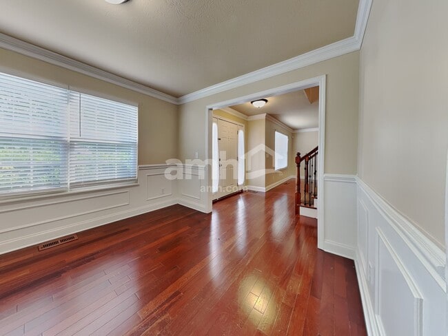 Building Photo - 4643 Aylesbury Dr