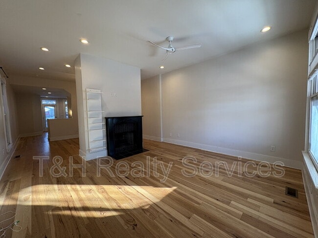 Building Photo - 427 N College Ave