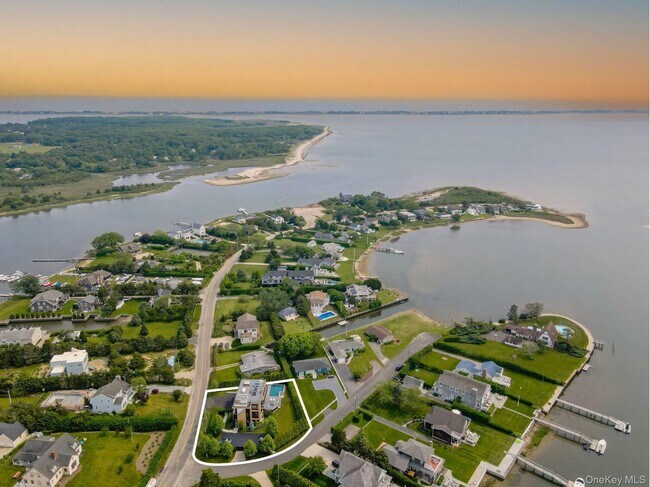 Foto del edificio - 8 Middle Pond Ln