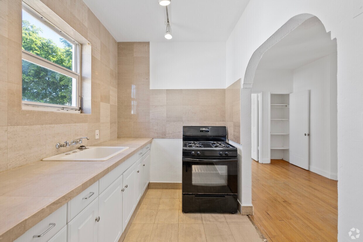 Segundo piso, 1BR, 1BA - 900 Pennsylvania Ave